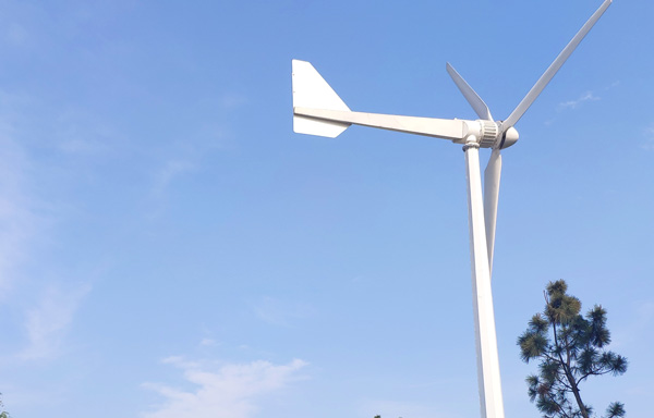 風(fēng)力發(fā)電機(jī)與地面的高度取決于哪些因素？
